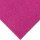 Eine aufgerollte Matte in kräftigem Pink mit einer strukturierten, rutschfesten schwarzen Unterseite liegt auf einer weißen Oberfläche. Die pinke Oberseite wirkt faserig und robust.