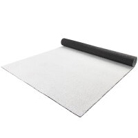 Nahaufnahme eines Kunstrasens, daneben eine 2-Euro-Münze als Größenvergleich. Textangaben: Gesamthöhe circa 8 mm, Obermaterial aus Polypropylen, frei von Blei und Kadmium, Rücken aus 100 % PP-Trägermaterial, UV-stabilisiert. Symbole für Global Recycled Standard und Brandschutz (Cfl-s1). Überschrift: Produktinformation.