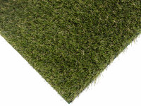 Große, gepflegte Rasenfläche in einem Park, umgeben von verschiedenen Hecken und Zierpflanzen, im Hintergrund Bäume, ein Weg und eine Sitzbank.