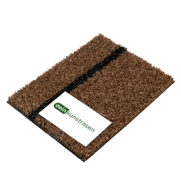 Braune Sauberlaufmatte im Querschnitt, mit dichten, angeordneten Fasern und einem schwarzen Randstreifen auf der rechten Seite, vor weißem Hintergrund.